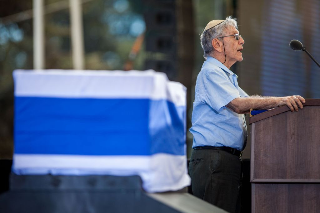 Israeli author Amos Oz spoke during the State funeral ceremony for late former President Shimon Peres at Mount Herzl, in Jerusalem, on September 30, 2016 (Photo by Emil Salman/POOL)
