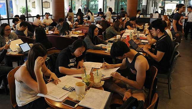 Mengadu kerana dihalau ketika study di Starbucks, namun pelajar ini pula yang dikecam netizen