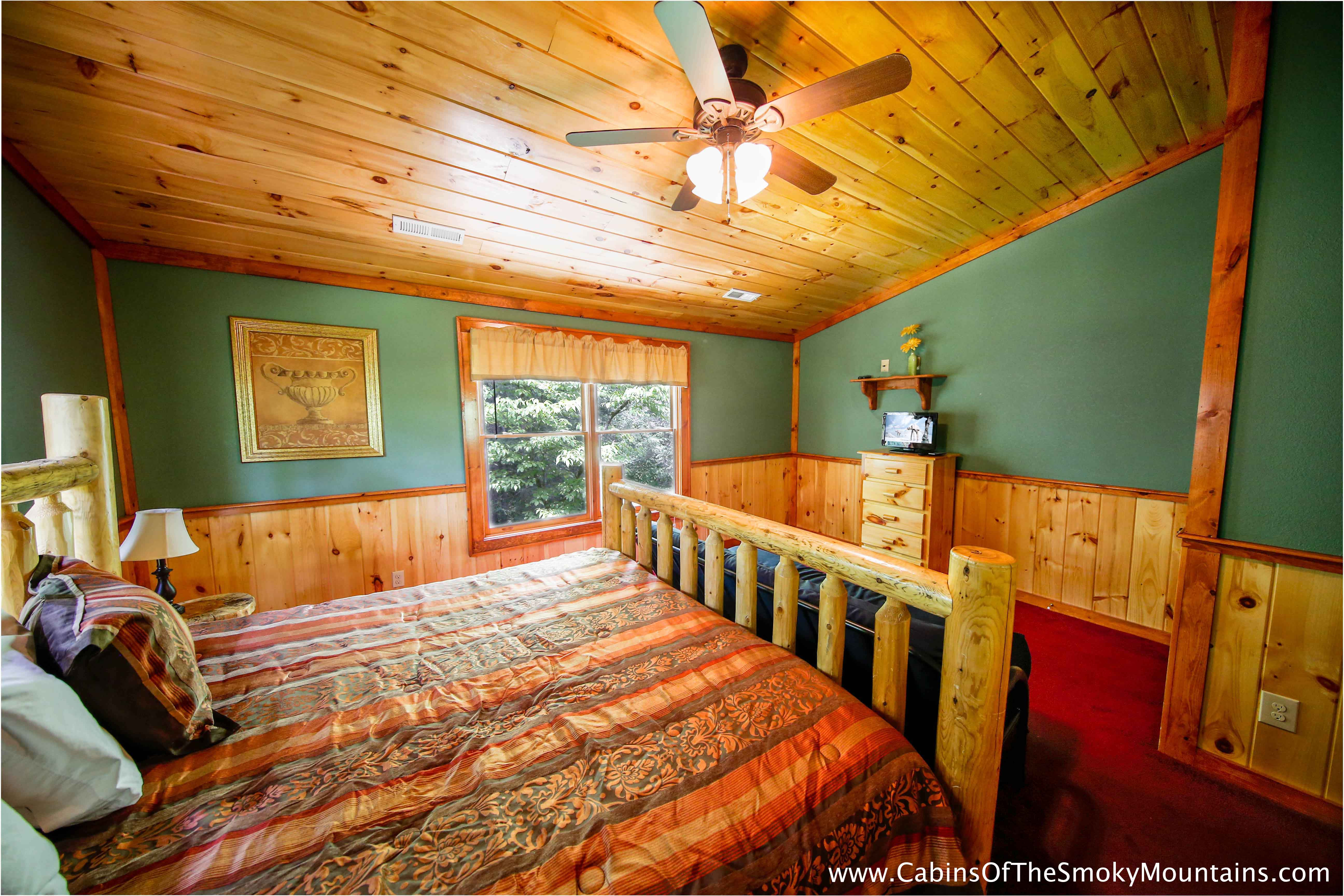 Pigeon Forge Cabin - Poolin' Around - 6 Bedroom - Sleeps 28
