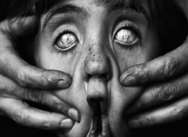 Mientras algunos se reúnen a hablar de Anarkía, Otros korren por salvar sus vidas. Breve relato