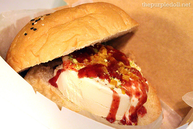Ice Cream BrrGr in Sesame Bun P125