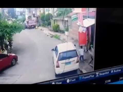 Sensitibong video: Lalake, pinagbabaril sa harap ng 2 anak
