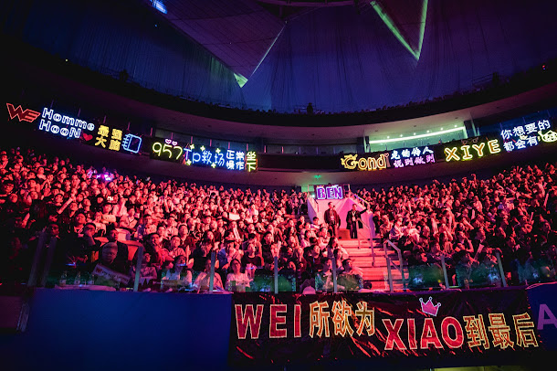 今日到四強賽現場聲援的大部分是支持地主WE的玩家。