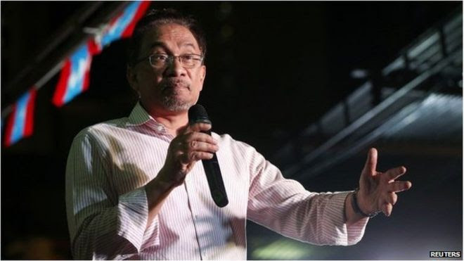 Anwar Ibrahim speaks at a rally ahead of his final appeal verdict, Kuala Lumpur (9 Feb 2015)