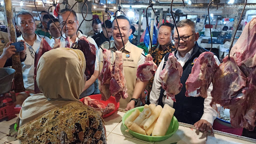 Pastikan Stok Bapokting Aman saat Ramadan, Satgas Pangan Polda Jatim Turun Langsung ke Pasar - Suara Surabaya