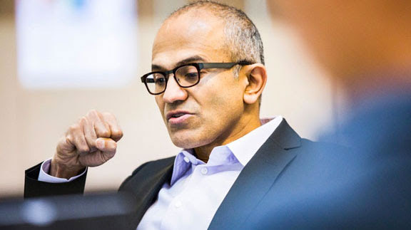 satya Nadella مساهمي مايكروسوفت يطالبون المدير الجديد ايقاف اكس بوكس و سيرفس وبينغ