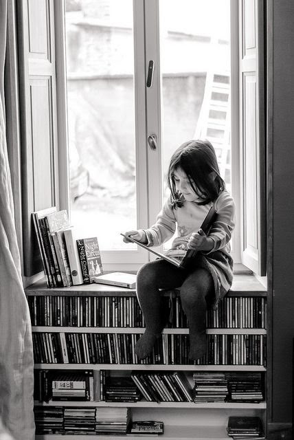 girl-in-bookstore