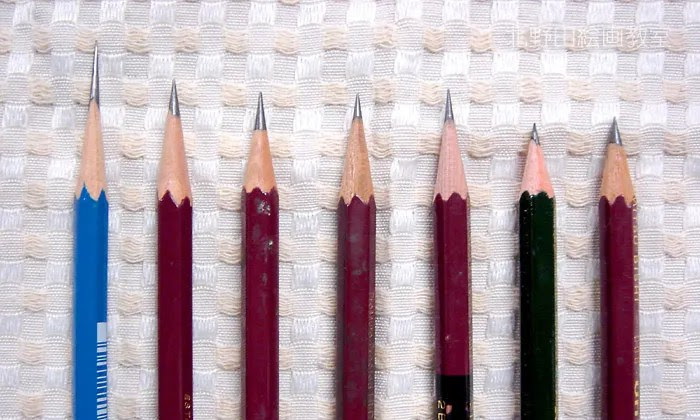 デッサン鉛筆の削り方について 北野田絵画教室