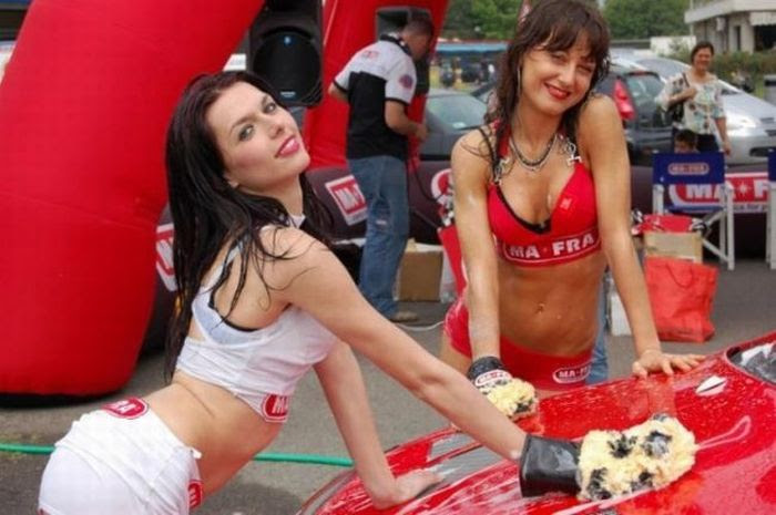 Sexy Car Wash Girls (53 pics)