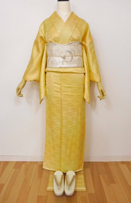 ドレッシーな暈し色無地に白い孔雀の刺繍入り袋帯 はきもの きもの 弥生 ブログ