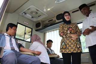 Anna Sophanah Raih Lencana Jasa Pratama