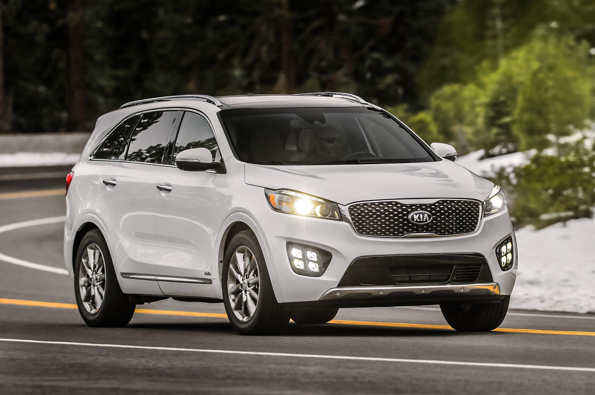 2017 Kia Sorento front three quarter in motion
