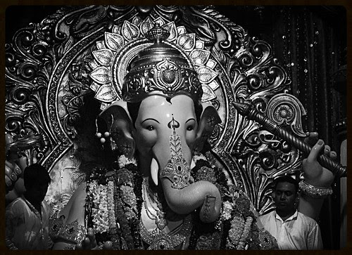 Lalbagh Chya Raja ..Mee Mumbaikar by firoze shakir photographerno1