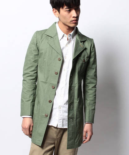 ミントグリーンのテーラードコートのメンズコーディネート 着こなし