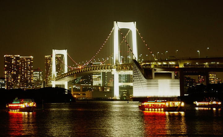 ピンクリボンのレインボーブリッジ 東京タワー 東京屋形船案内
