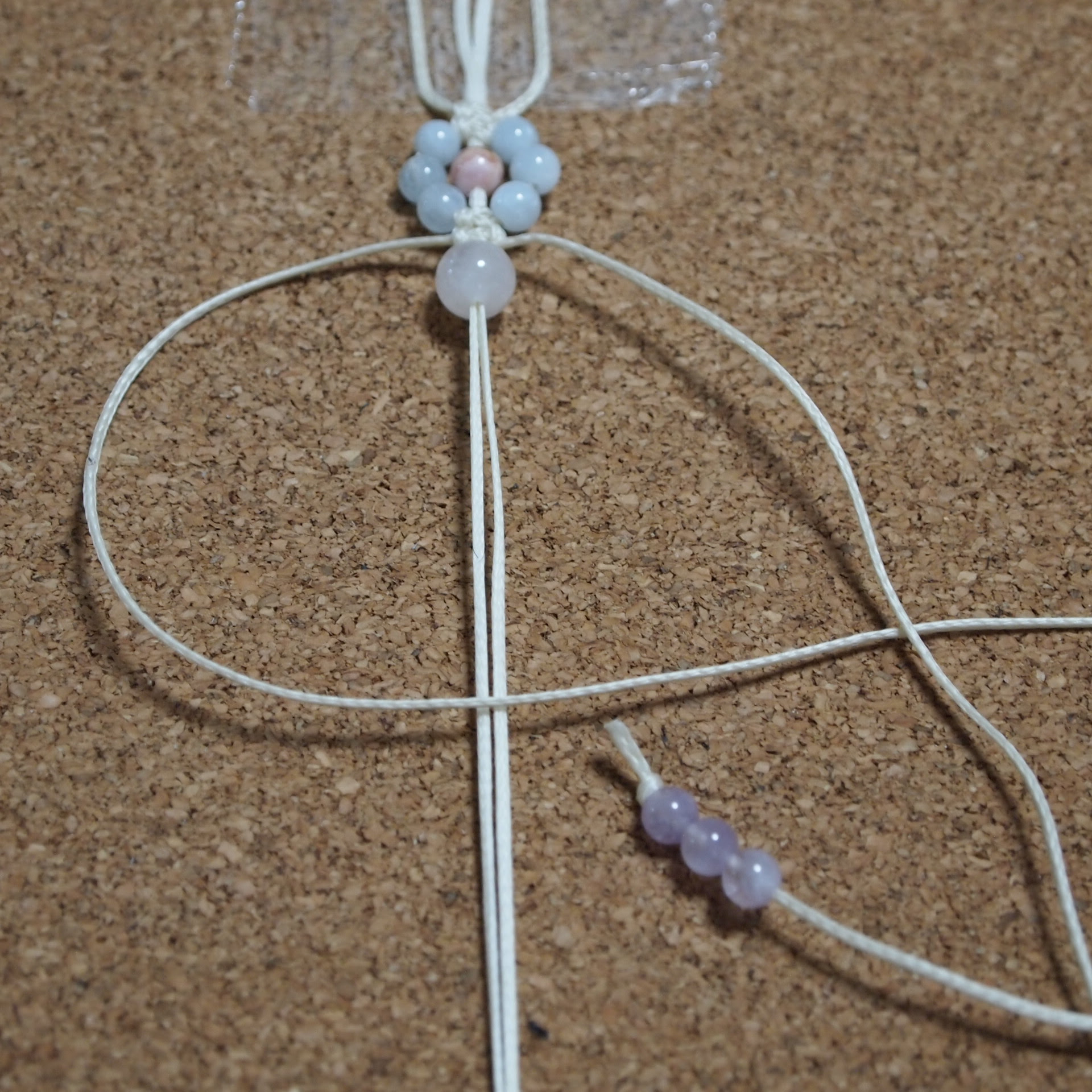パワーストーンで作る お花の編みブレスレットの作り方 その１ 天然石ブレスレット ネックレスの作り方 ハンドメイド