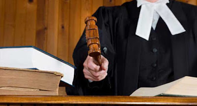 Ambon, Malukupost.com - Mahkamah Agung (MA) menjatuhkan vonis 5,5 tahun terhadap Direktur CV. Talenta Karya, Marthin Latupeirissa, yang menjadi kontraktor proyek pengadaan sarana multimedia Disdikpora Maluku tahun anggaran 2014. "Salinan putusan MA sudah diterima Kejaksaan Tinggi Maluku dan ditindaklanjuti dengan mengeksekusi yang bersangkutan ke Lembaga Pemasyarakatan Nania Ambon," kata Kasie Penkum dan Humas Kejati Maluku, Sammy Sapulette, di Ambon, Jumat (17/2).