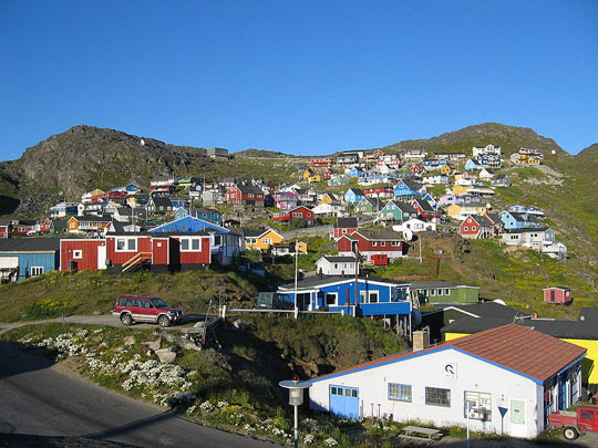 Perierga.gr - Πολύχρωμες πόλεις της Γροιλανδίας!