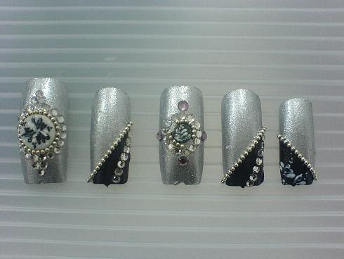 nail art pictures in beauty salon