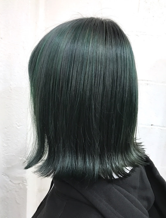 グリーンヘアカラー 緑カラー マットグリーンカラーにしてみたい方の参考カラー写真 Sherry 原宿美容室