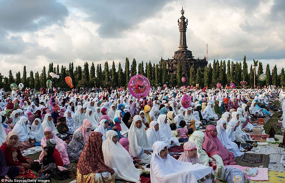 Eid 2013: Millions of worshippers gather to celebrate the 