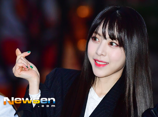 포토엔브레이브걸스 은지 '아주 조그만 하트'(뮤직뱅크 ...