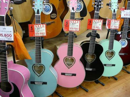 Oh 紙 男 かわいいギター発見