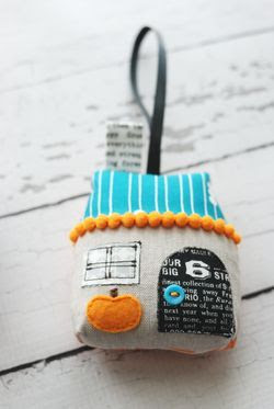  Retro Mama | Halloween Fabric House Tutorial
