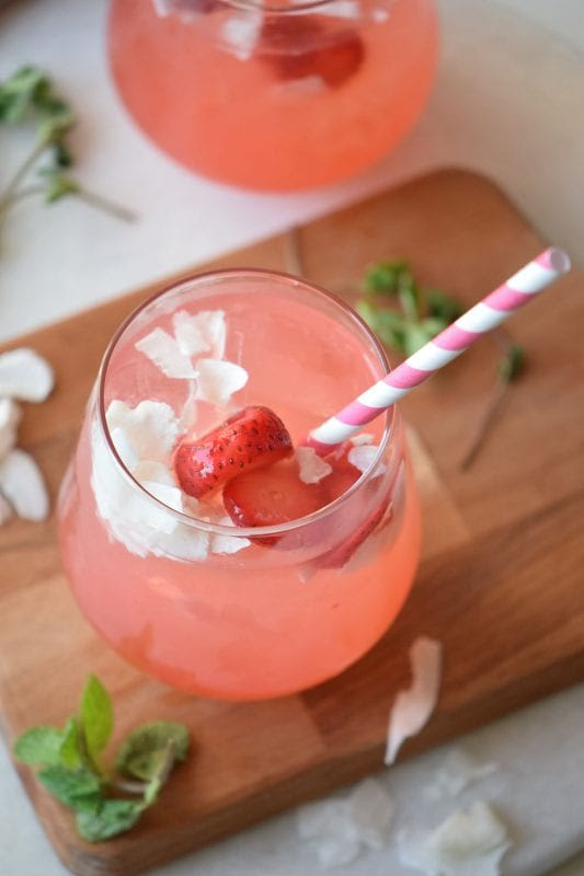 Grab some strawberries and coconut flakes and get mixing up a yummy mocktail. This recipe is perfectly refreshing. Strawberry Coconut Mocktail Recipe By Remodelaholic.com