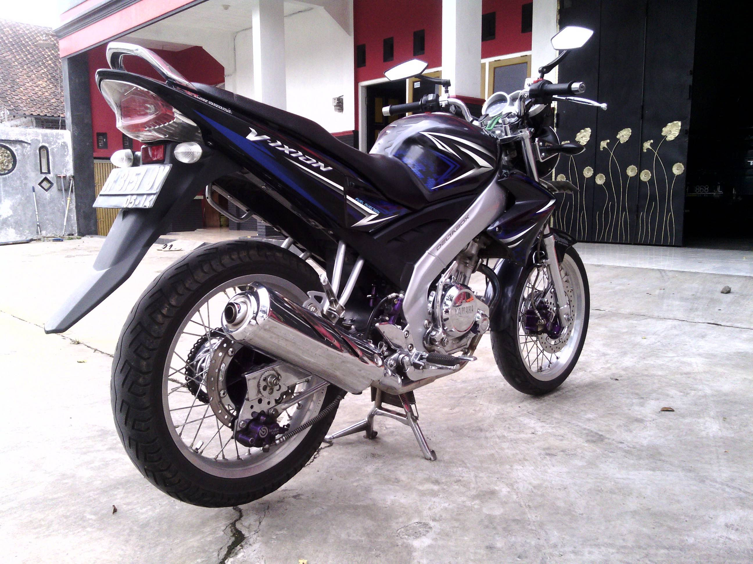 SELL Yamaha V Ixion Semarang 2009 Full Chrome Ban Tapak Lebar SELL Yamaha V Ixion Semarang 2009 Full Chrome Ban Tapak Lebar