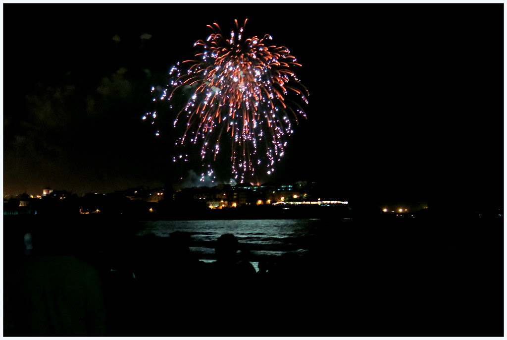 Gijón, la noche de los fuegos