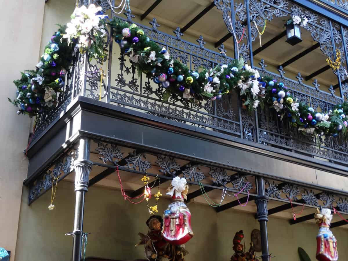 PHOTOS: Christmas decorations go up at Disneyland's New ...