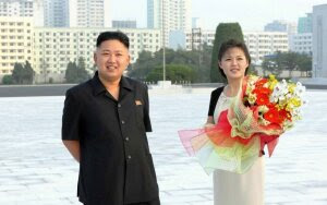Ri Sol Ju (Li Sol Džu), Kim Jong Unas (Kim Čen Unas)