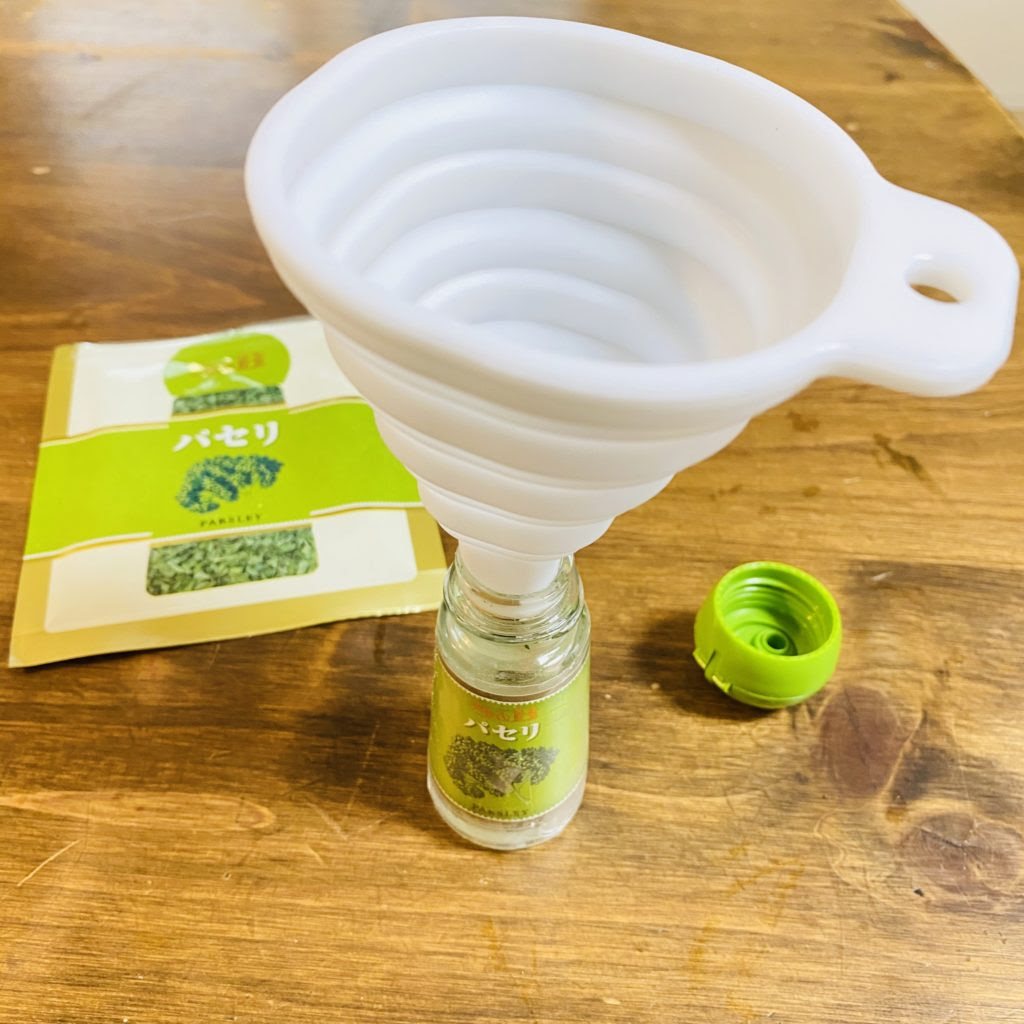 セリア 詰替に便利 場所も取らないシリコンロート Okaeri