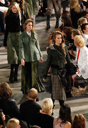 Fashion+Night+Out+Show+Runway+Av-24Gcl9w3l