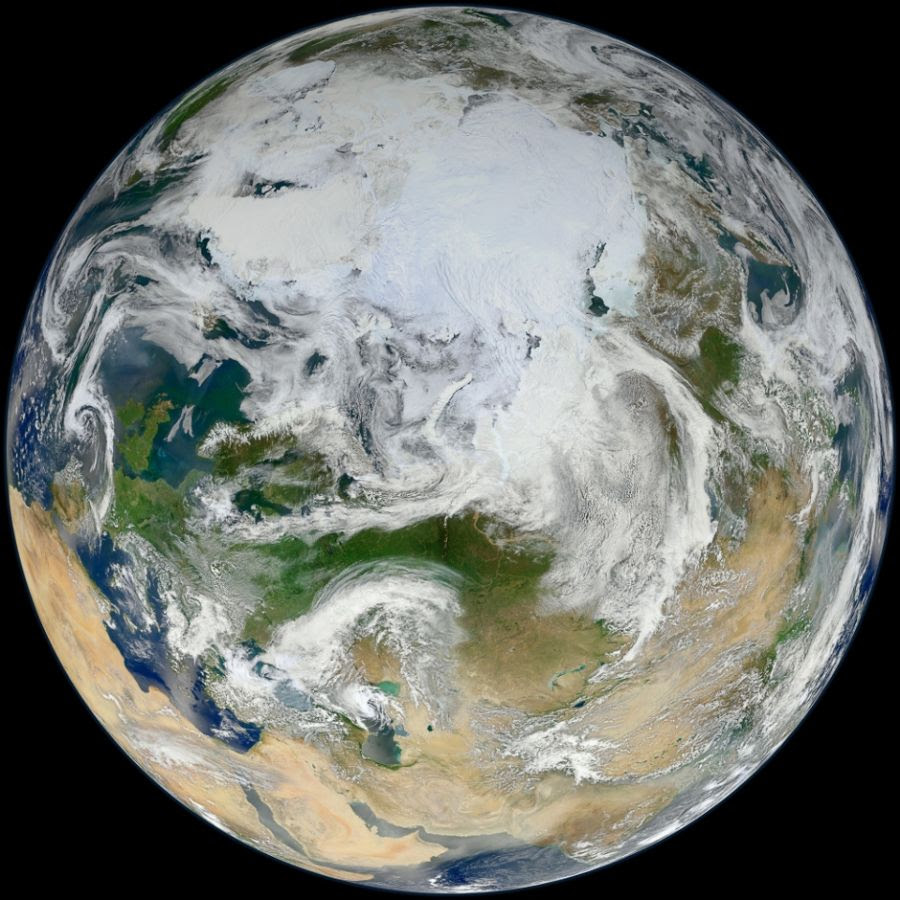 A foto mostra parte da Inglaterra, Irlanda (esquerda), Ásia, Arábia Saudita e deserto do Saara (direita) / HO / NASA/GSFC/SUOMI NPP / AFP 