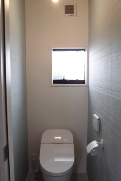 スタッフ新築施主支給事例 Vol3 新築diy トイレの壁紙貼り自分施工で愛着倍増 といれたすブログ
