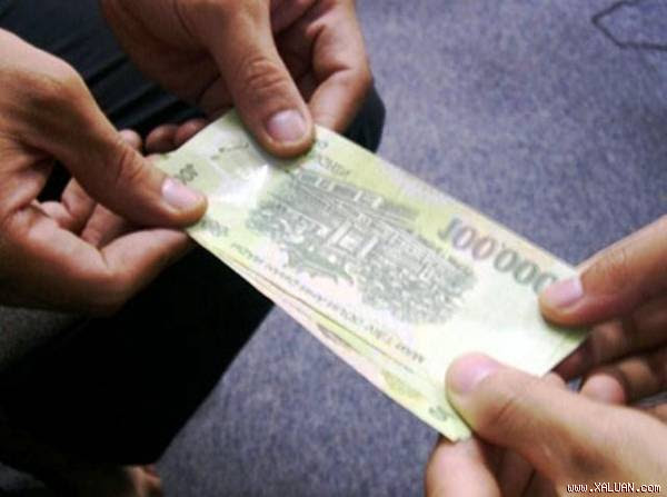 Ép bà mẹ đưa 5 triệu đồng nếu ‘không muốn nhận xác con’