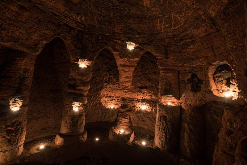 ARCOS. Tallados y conservados en perfecto estado: así están los arcos en el interior de la cueva. 