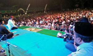 Cak Nun: Rasulullah Hadir Malam ini