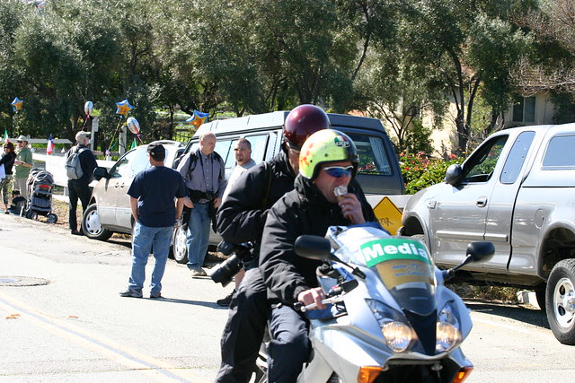 Media eating icecream (driver and photographer)