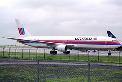 United B767-322/ER N647UA CDG 12/06/1993