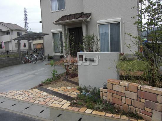 施工例 レンガと枕木とでつくるアプローチの庭工事 兵庫県姫路市