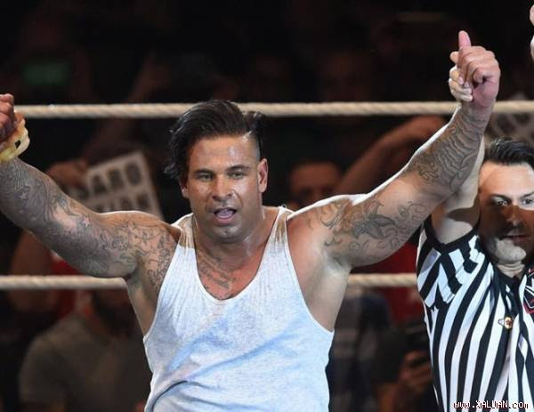 Đô vật châu Á tạo hiệu ứng đặc biệt ở WWE