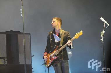 British band Coldplay rocked a full house at the AsiaWorld-Expo in Hong Kong on March 25, 2009. The 13,500-seat venue was jam-packed with fans from all over Asia, Sina.com.cn reported. Chris Martin, front man of the multiple Grammy-winning group, told the audience that his band was likely to come back to Asia later in the year, and he was expecting to visit Shanghai next time. [Photo: CFP.cn]