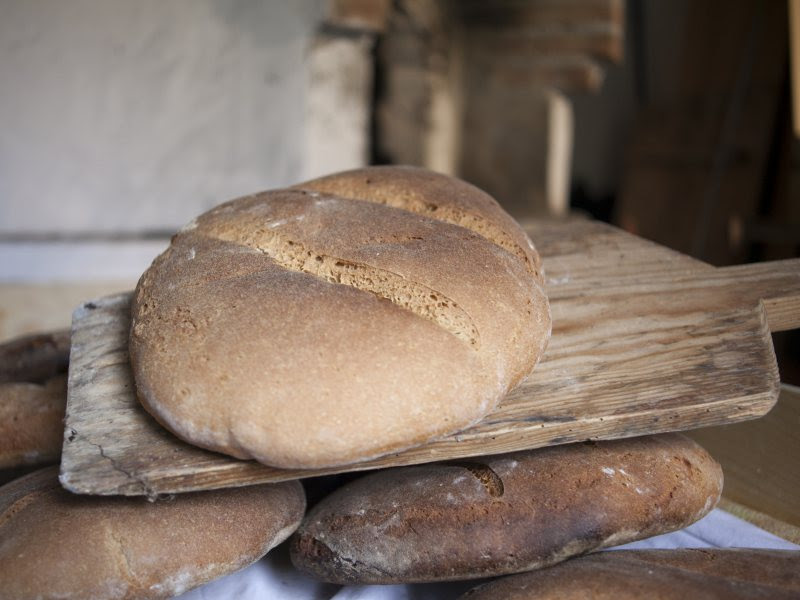 Risultati immagini per tre pani nella madia