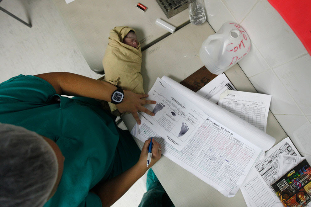 Penduduk Bumi: 7 milyar s S42 RTR2T1EJ populasi bumi pada bulan Oktober mencapai 7 miliar