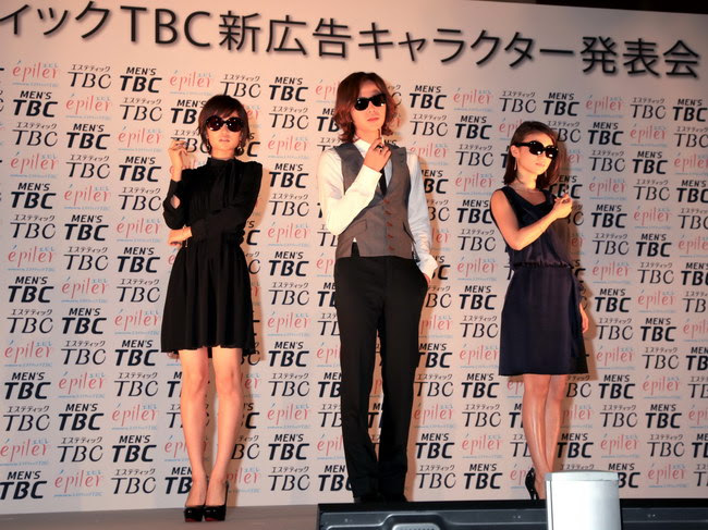 Asahi Com 朝日新聞社 Tbcの新広告キャラクターに起用された前田敦子 チャン グンソク 大島優子 左から ａｋｂ前田 大島がチャン グンソクと共演 ファッション スタイル