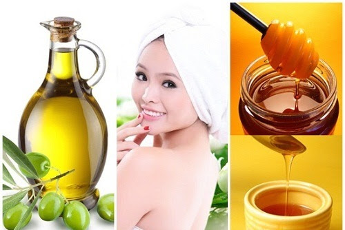 Bạn trộn đều dầu oliu với mật ong thành hỗn hợp sền sệt. Sau đó, rửa mặt sạch rồi bôi lên da và để khoảng 15-20 phút, sau đó rửa mặt thật sạch bằng nước lạnh. Đắp mặt nạ trắng da tự nhiên đơn giản này 3 lần/tuần.