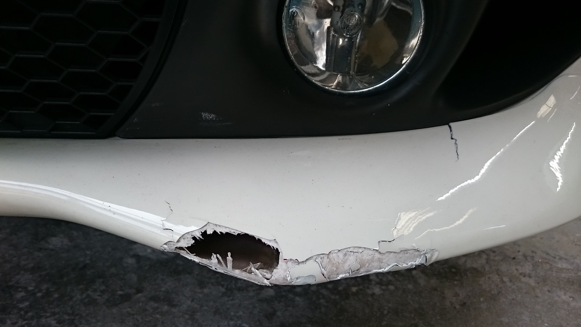 エアロ割れ修理 車の修理ならマルシン自動車 尼崎市 鈑金 板金 塗装
